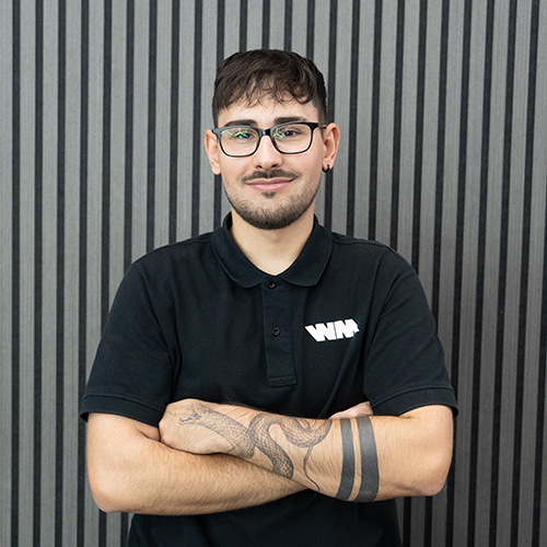 Óscar, instalador del taller de WrappingMania en San Martín de la Vega